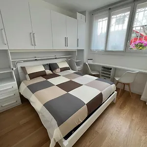 The Small White House In Apartamento