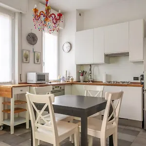 Riccardo Galli - Incantevole Appartamento, A Casa Vostra! Milano