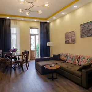 home-97-on-agmashenebli-avenue.alltbilisihotels.com/